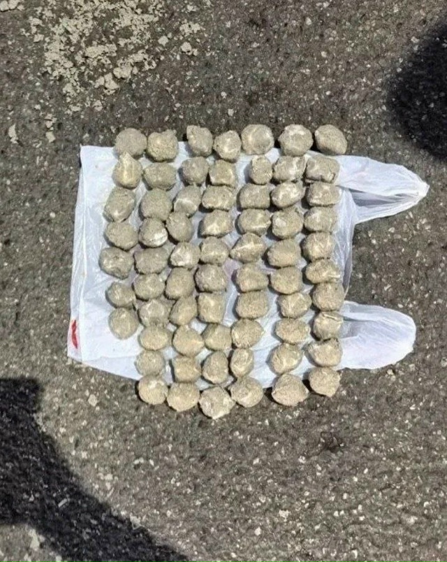 Почти 3000 «камней» с прегабалином нашли у сочинца на Ку?...