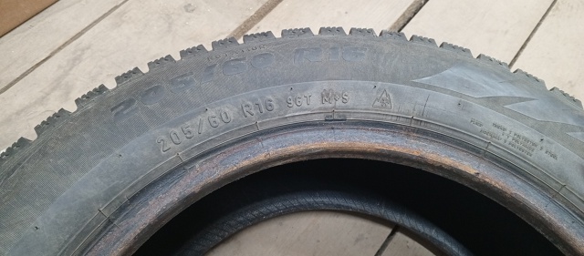Продам шины 205/60 r16 в отличном состоянии. Тел. 89159867584