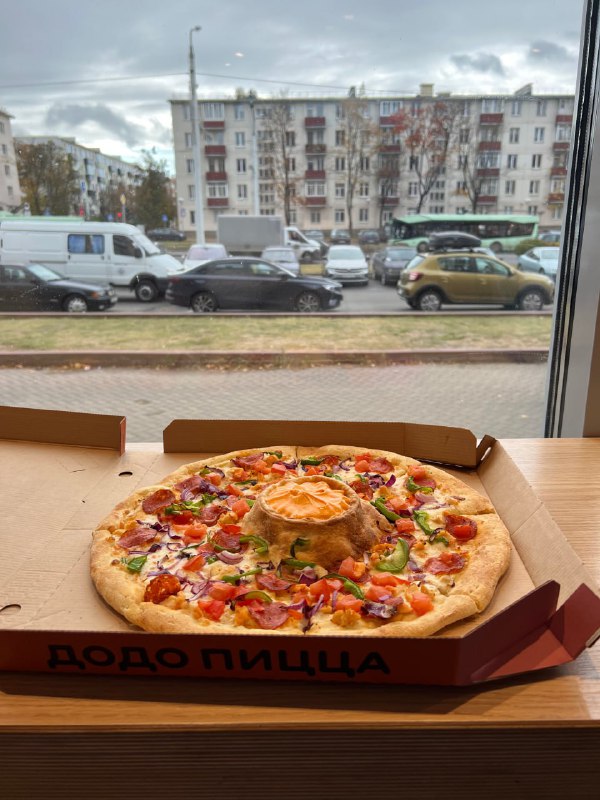 В минском Додо нашли пиццу-вулкан с огромной порцией лавы соуса в центре!
Это мы едим. Когда в Рос