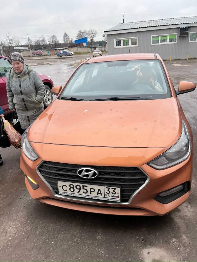 Научись парковаться и вежливо общаться с людьми , хамк?...