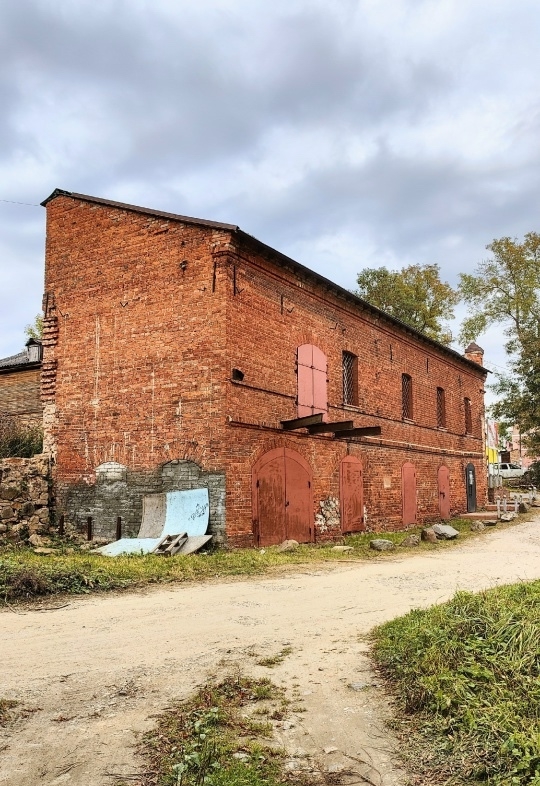 Конюшня двухэтажная с сеновалом.
Начало ХХ века. г. Ос?...