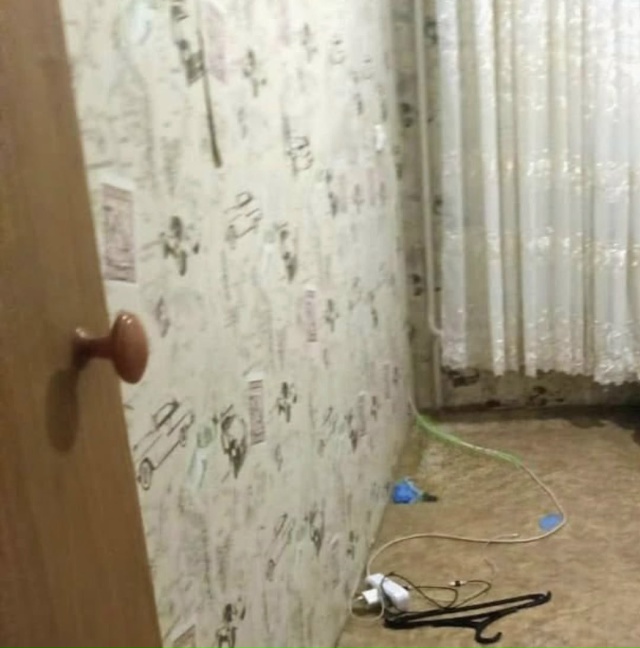 😱 Школьник yмер от удара током во время разговора по т?...
