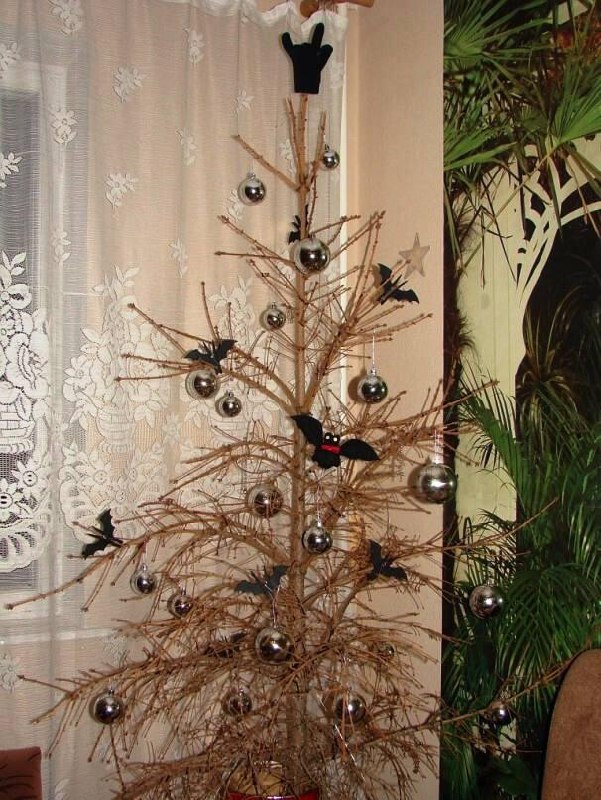 Новогоднюю ёлку лучше всего убирать 8, 11, 15, 16 и 17 января, считают нумерологи. По лунному календ