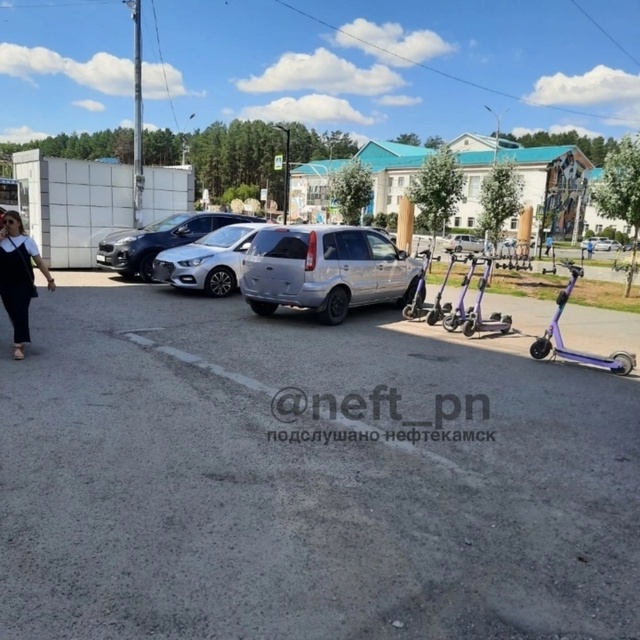 15 .07.25 Нефтекамск, Ленина 46.Самокаты уже занимают парко...