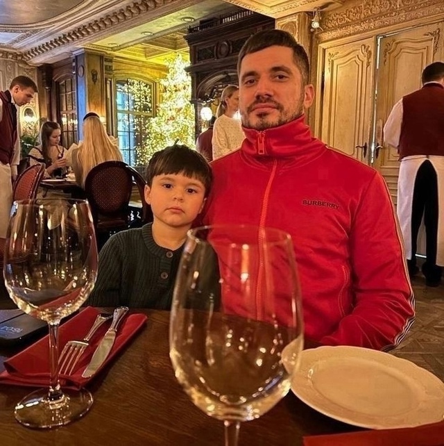 ? Бывшая жена Паши Техника подарила сыну игрушечного ...