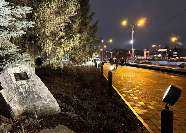 Сквер с амфитеатром возле УрГЭУ наполовину готов
Пере...