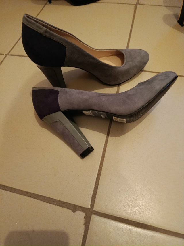 Отдам даром. Новые, р37 р38 р39-40. Высокий каблук. Обращать?...