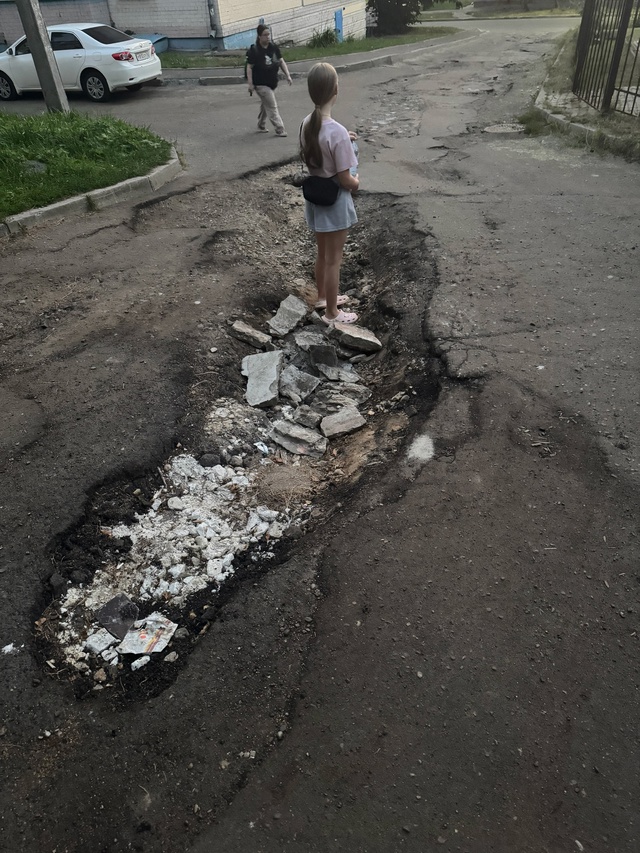 Прошу, выложите этот ужас!!!!! Это заезд во дворы с улицы ...