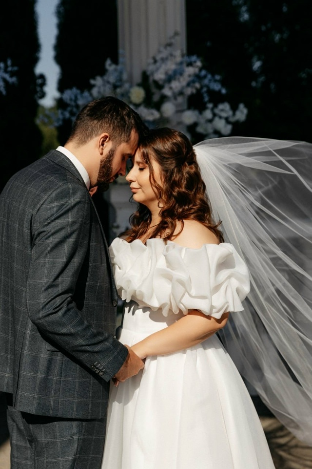 Всем привет!
Девочки, у кого была скромная свадьба, без ...