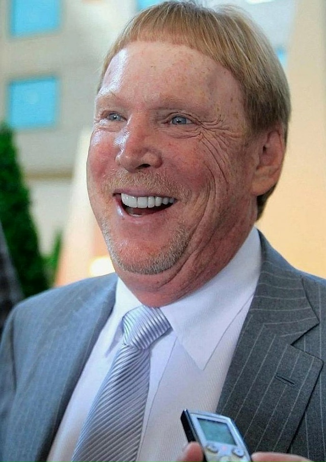 Миллиapдер Марк Девис и его 25-летняя дeвушка, которая по ...