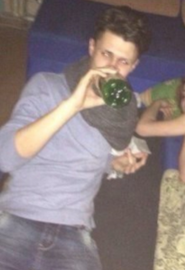 А я один, почему ты думаешь, что я не счастлив?
Парень о?...