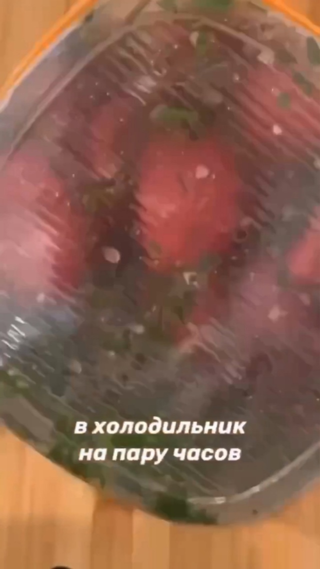 Вкусная закуска к столу - быстрые маринованные помидор...