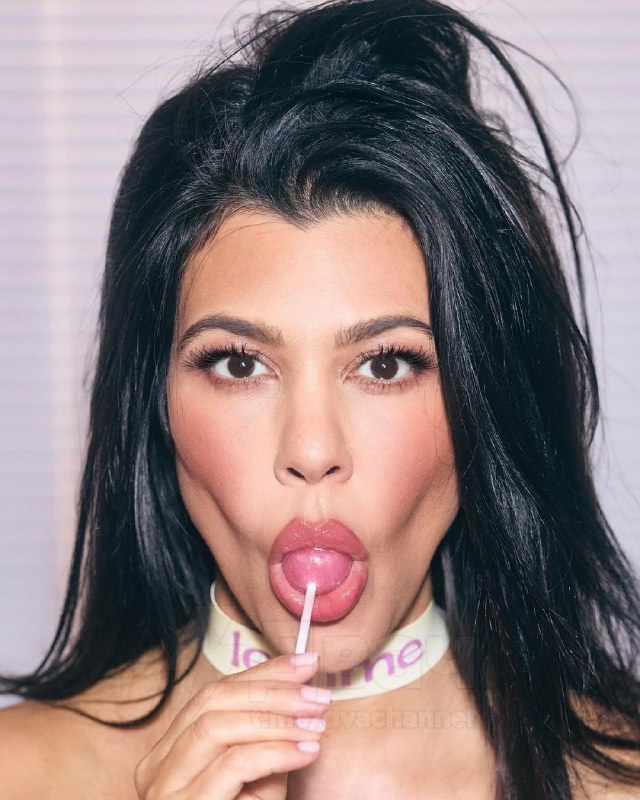 Кортни Кардашьян представила леденцы для… вагины
В конфетах — пробиотики для баланса микрофлоры и в