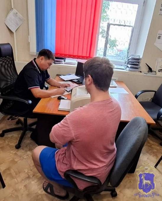 Помните трюкача, который вез на плечах девочку в центр?...