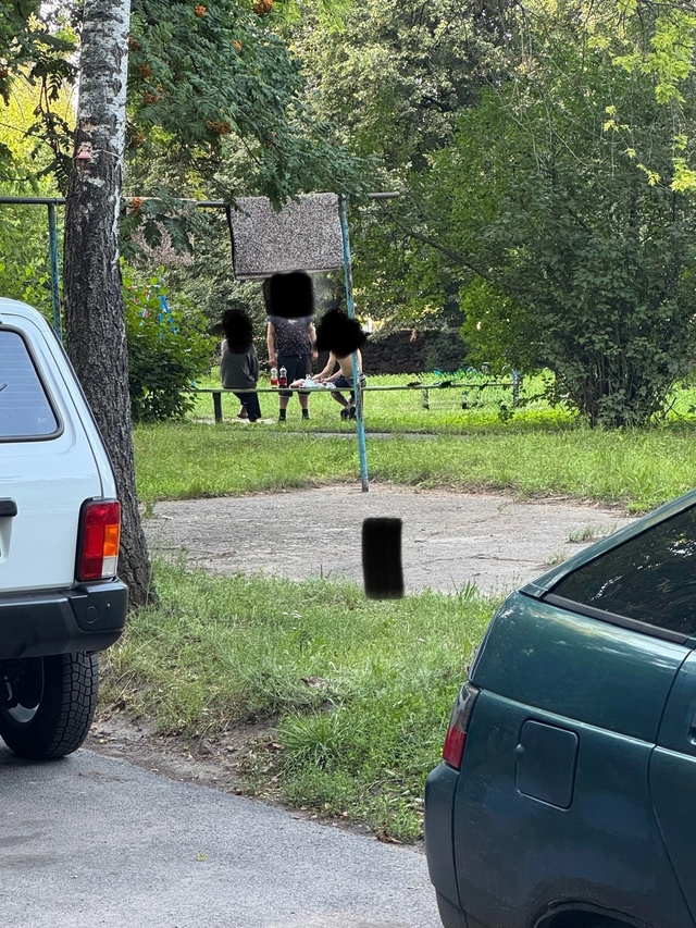 А вот еще площадка города Курчатова, убрали стол алкаш?...