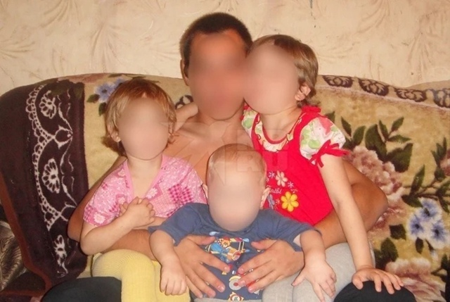 Отец в течение девяти лет насиловал своих дочерей, а ма...