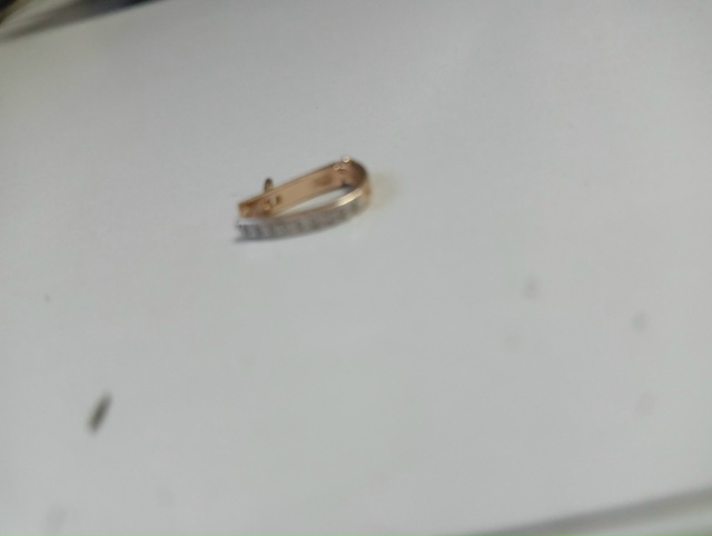 Найдена сережка