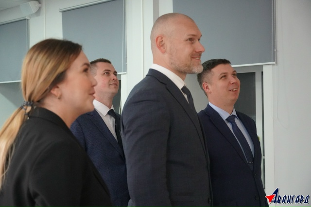 Рабочий визит: от храма до библиотеки. И.о. министра стр...