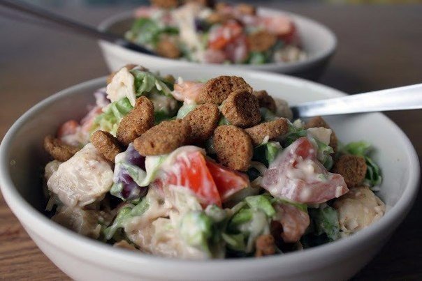 Сытный салат с куриной грудкой
Ингредиенты на 6-8 порци...