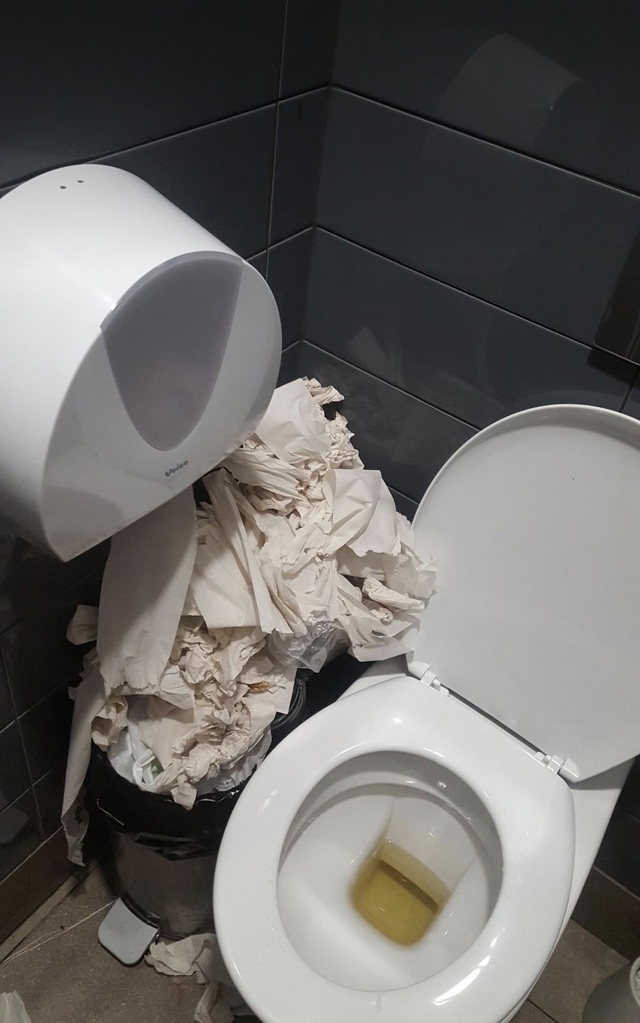 Рecтopaн куpиный Р. , нa Ηaбepeжнoй, ктo нибудь ceйчac cлeдит зa caн...