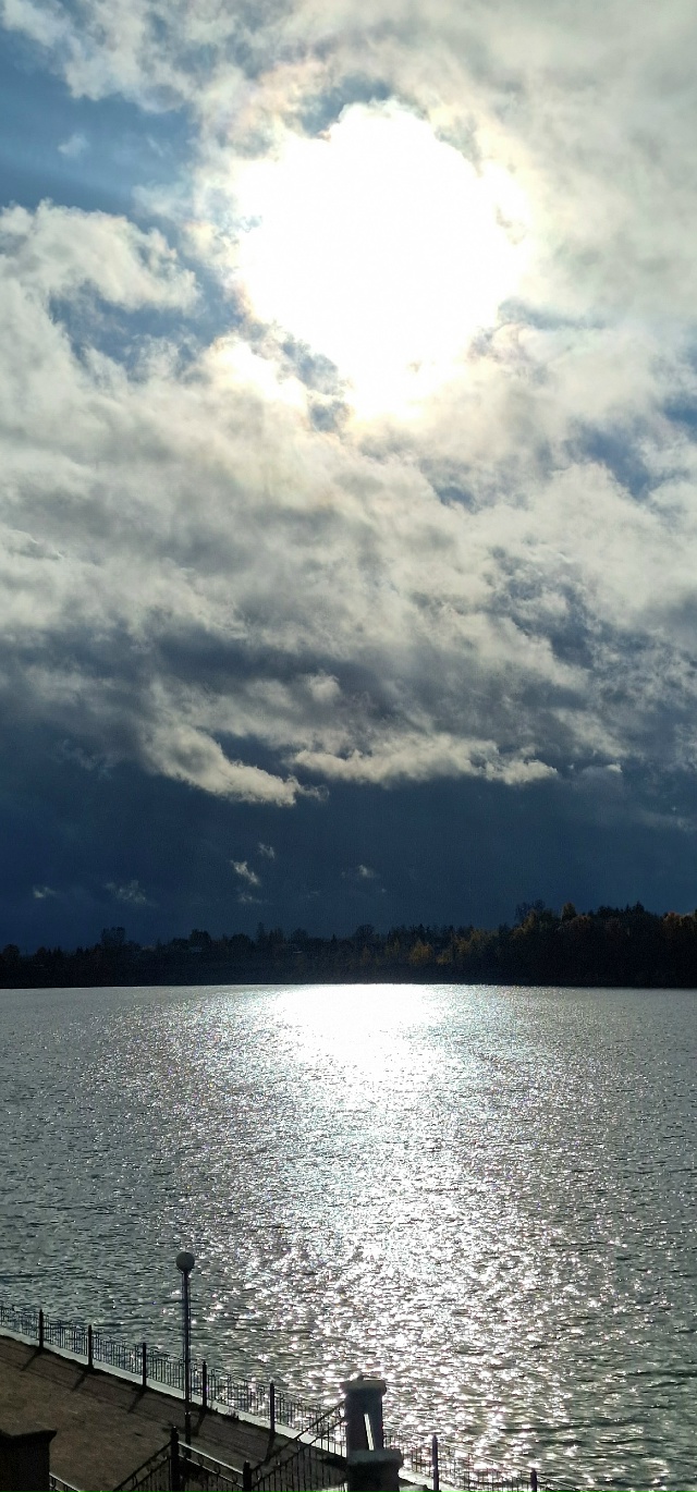 Улыбнись и подумай-какая красивая ОСЕНЬ
Сколько СВЕТА ...