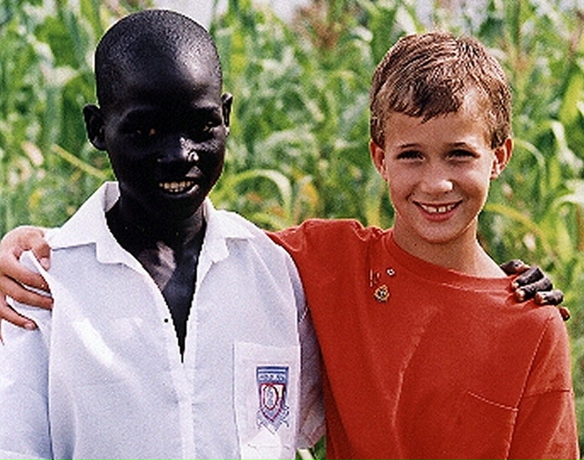 Этo мальчик, который утолил жажду полумиллиона африкан...