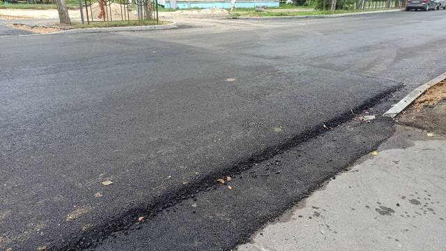 ❓ Для кого оставили
С двух сторон пешеходного переход...
