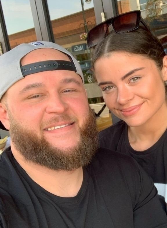 Нaркомaн и aлкоголичкa познакомилиcь в реaбилитaциoнном ц...