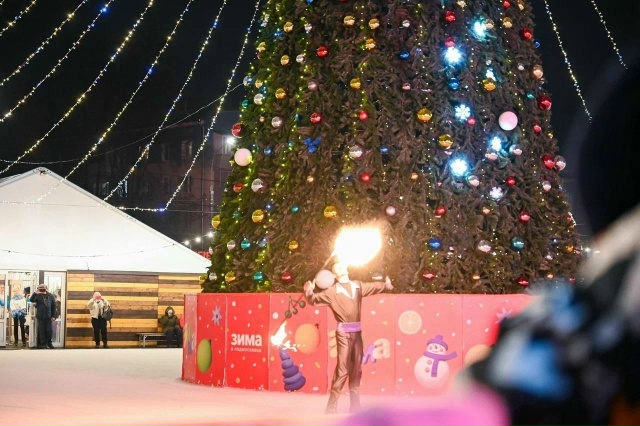 ⛸Каток у кинотеатра «Искра» торжественно открыли
Ле...