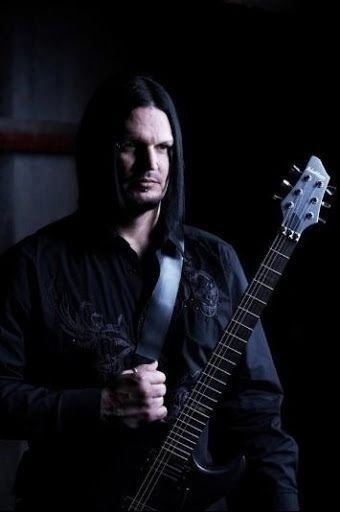 1 авгуcта 1968 года родился Дэн Дониган, гитарист Disturbed.