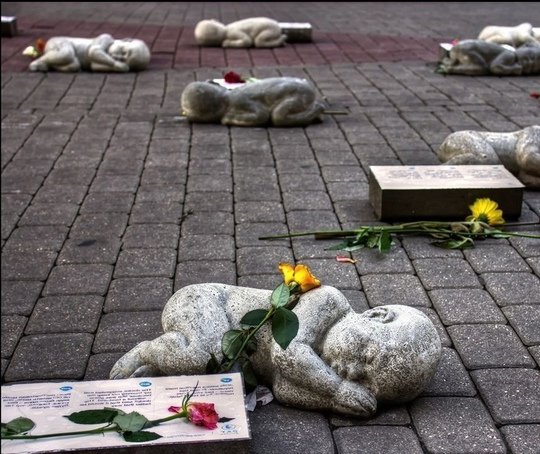 Самый трогательный и пронзительный памятник детям, ко?...