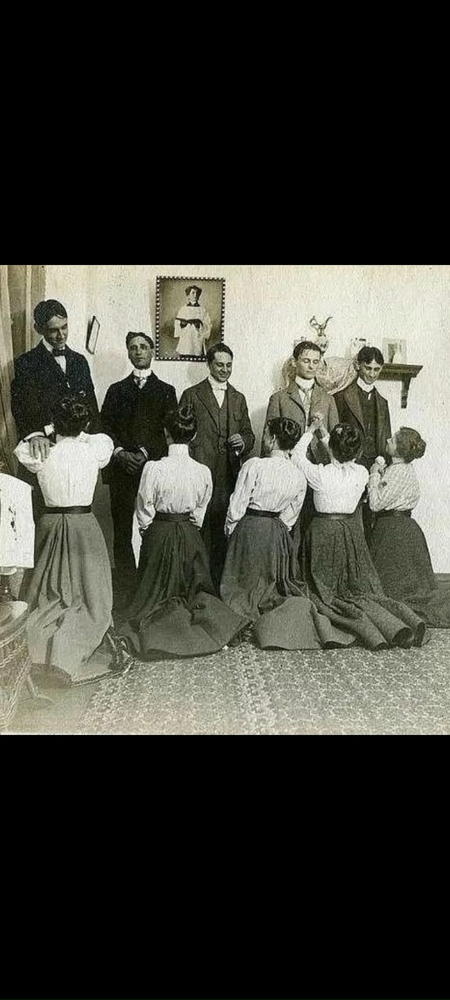 До начала 20-го века, на Рождество, в викторианской Англ?...