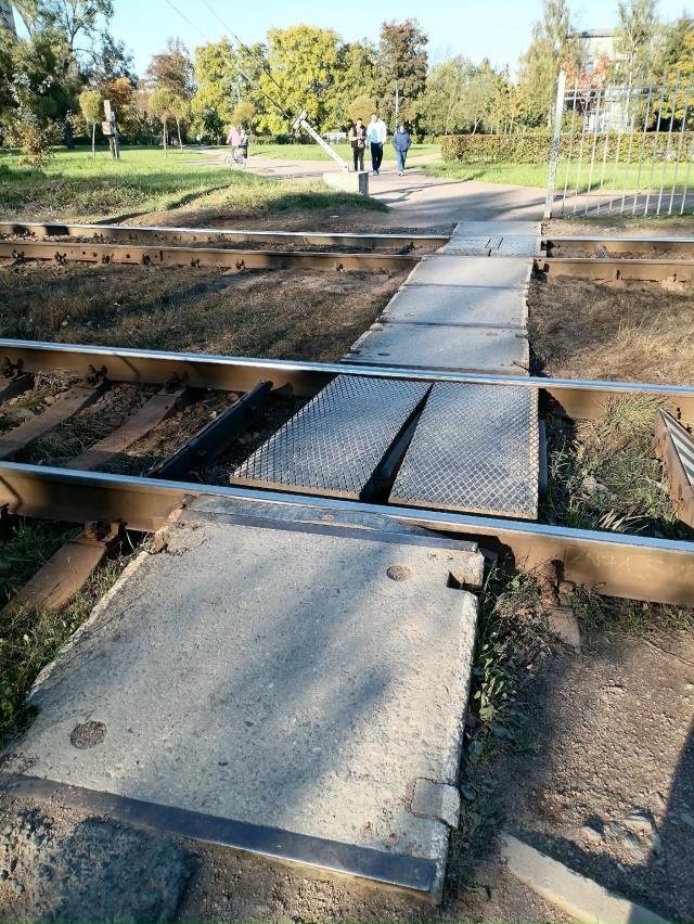 Пешеходные переходы через ж/д в районе платформы Стары...