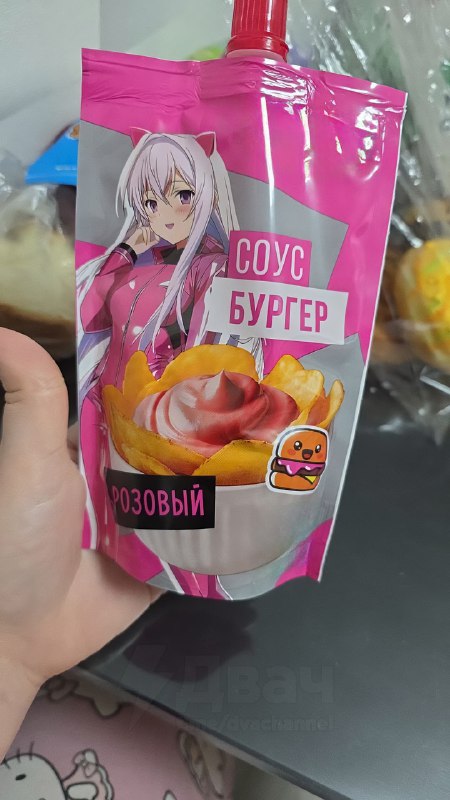 В России начали продавать… розовый соус для бургеров с аниме-тян на упаковке
Этим мы заливаем макар