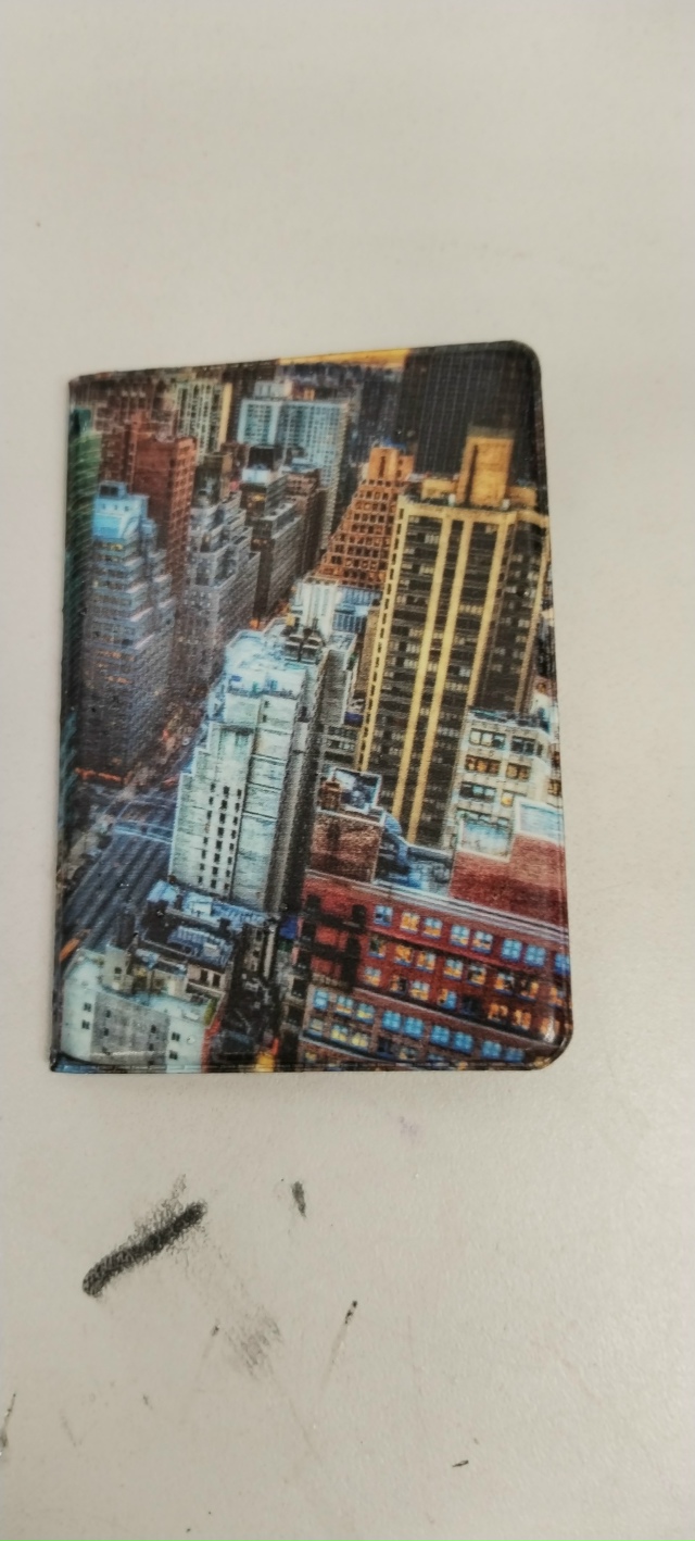 Кто-то потерял картхолдер с пропуском на фамилию Урван...