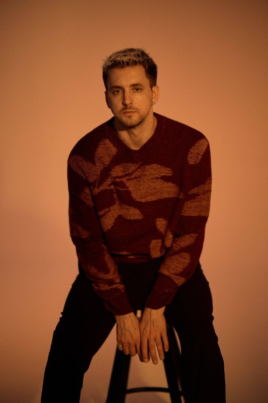 Когда мама купила новые шмотки
Это я пытаюсь быть типо модным, красивым 😅
Ору 🤣