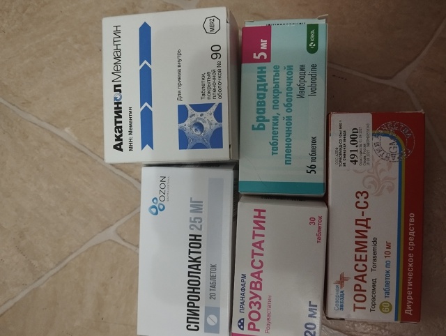 Отдам в одни руки.
Пачки начатые, срок годности хороши?...