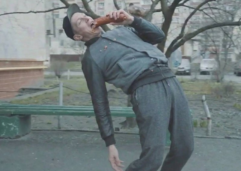 Если слишком часто есть колбасу, в организме может возникнуть опасный переизбыток соли.
В 100 г ва