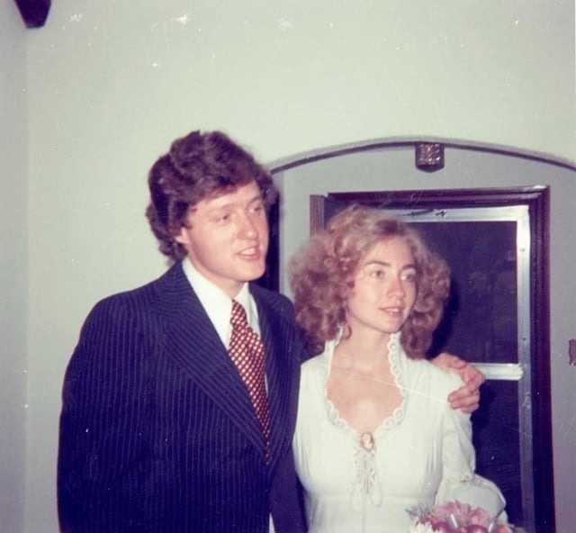 Хиллари Клинтон поделилась фотографиями со своей свад...