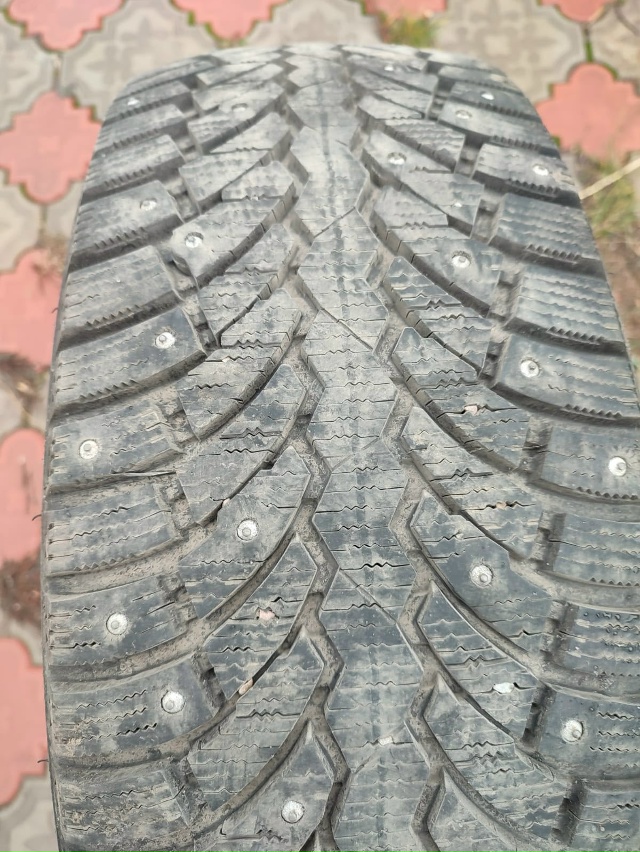 Продам шины Pirelli Formula Ice R18, б/у одну зиму, шипы на месте. ?...