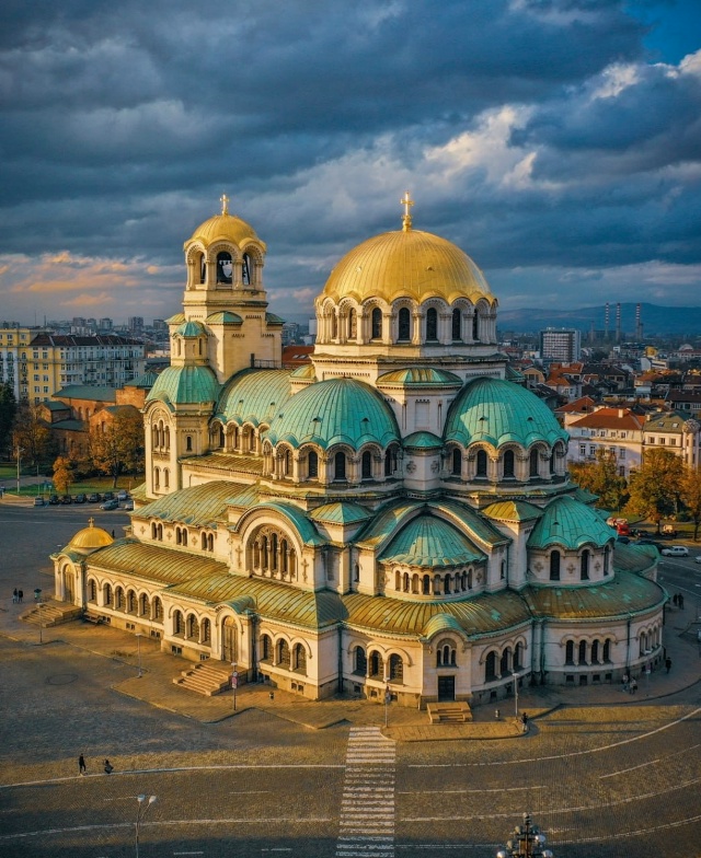 🌍 Собор Александра Невского — символ Софии и одно из ?...