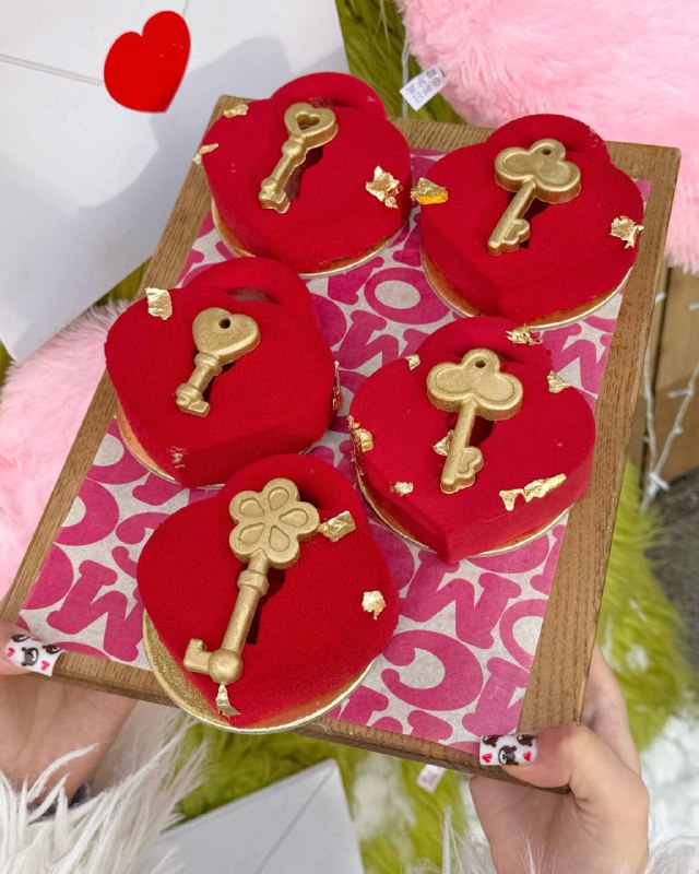 Сладкоежки, общий сбор: в Omg Coffee представили коллекцию десертов к 14 февраля.
Из новинок — десе