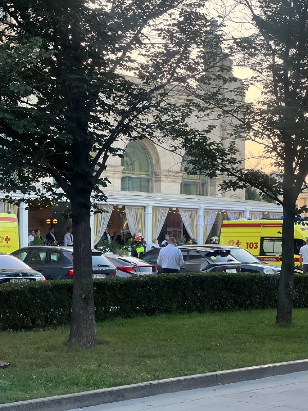 В ресторане Balzi Rossi на Кудринской площади в Москве произошёл взрыв, после которого начался пожар