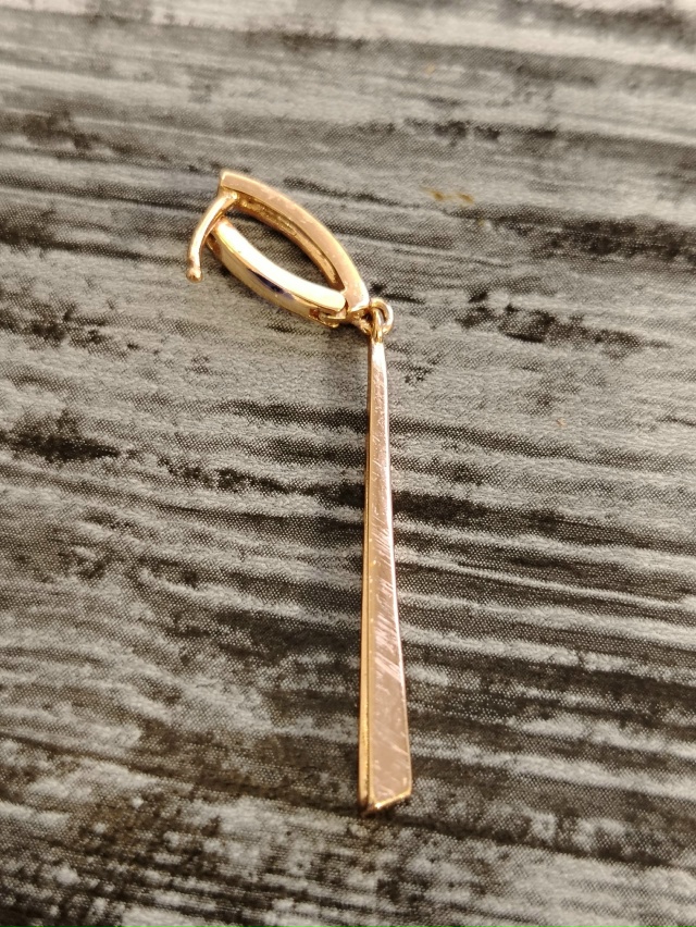 Найдена серёжка у Хлебной лавки на Зеленова один. Обра?...