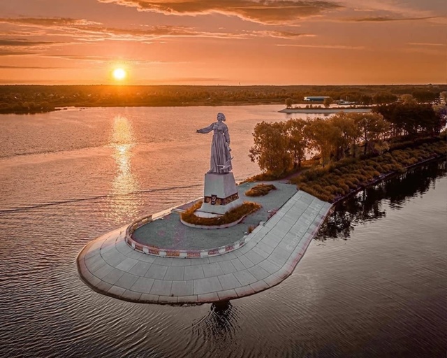 Осенний вечер в Рыбинске ❤ 📷 Андрей Пугач