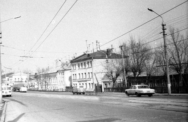 1) Улица Луначарского
1965
2) Перекресток улиц Луначарск?...