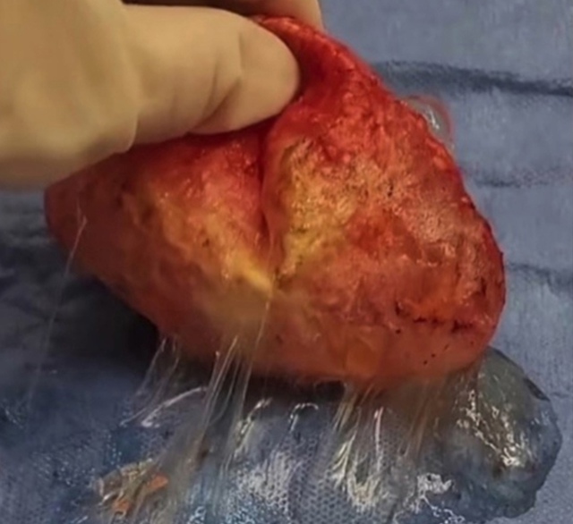 47-летняя звезда TikTok Николь Кастеллес, работающая пласт...