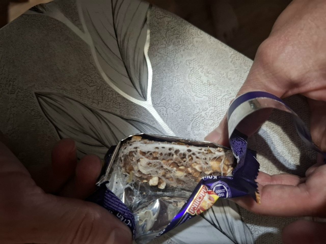 Купили конфеты в Магните на площади. В конфетах была пл...