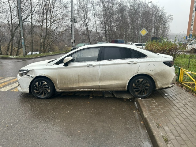 Между домами 13 и 11 ул .Квартал Северный 😃 Жди весточку?...