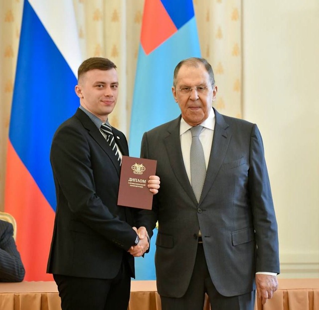 👉Министр иностранных дел РФ вручил смоленскому ветер...